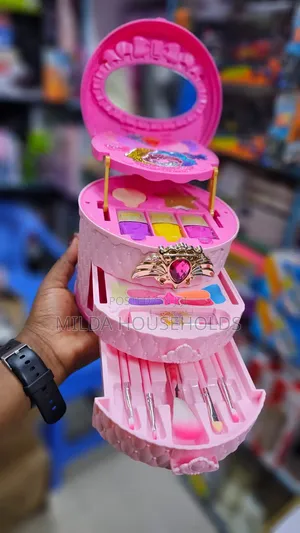 Kids Makeup Kit - Brand New
