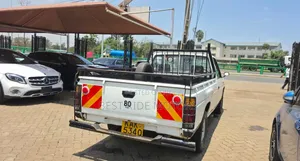 Nissan Pick-Up 2019 Nyeupe