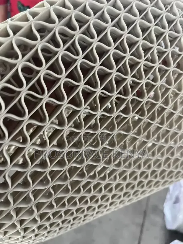 Heavy-Duty Anti-Slip Drainage S Mat - 1