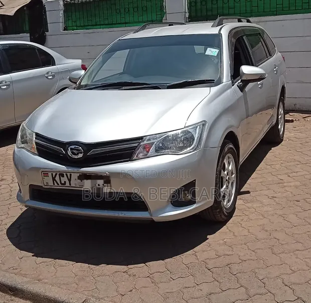 Toyota Corolla Fielder 2013 Silver - 1