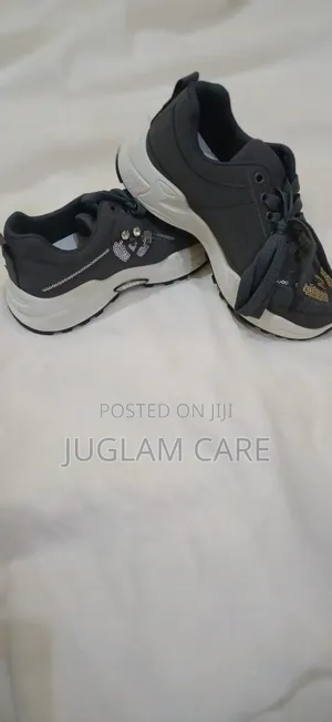 La Viatu vya Michezo - Sneakers za Zamani