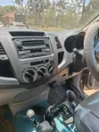 Toyota Hilux 2010 Beige - 2