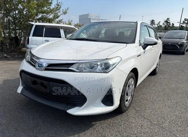 Toyota Axio 1.5 Hybrid 2WD 2019 Nyeupe - 1