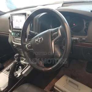 Toyota Land Cruiser V8 2019