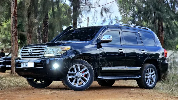 Toyota Land Cruiser 2013 Black - 1