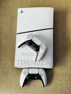 PlayStation 5 Slim - Used, 2 Controllers
