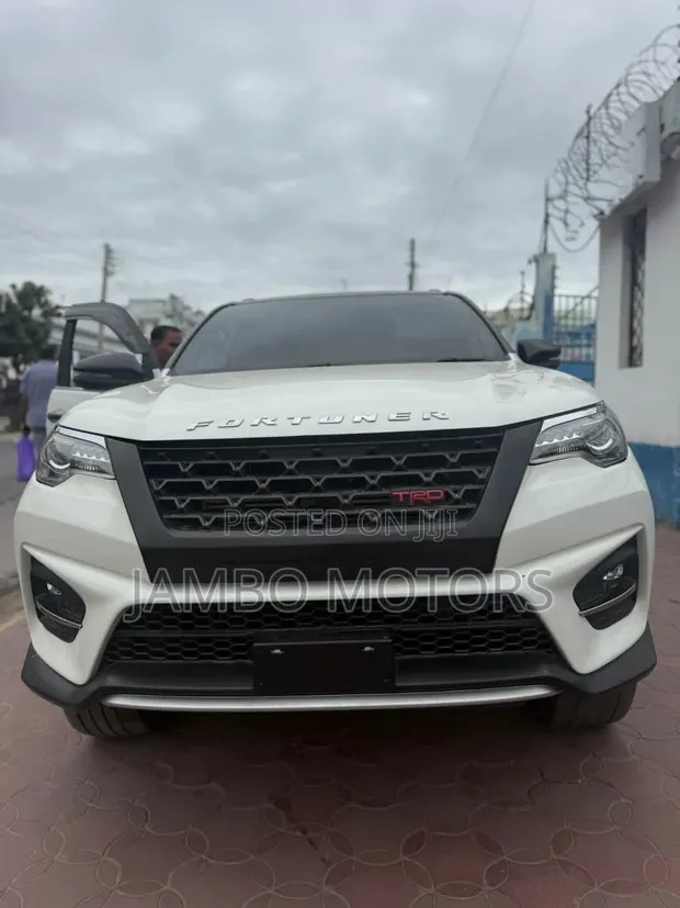 Toyota Fortuner 2.8 D AWD 2021 Nyeupe - 1