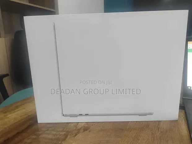 Apple MacBook Air M4 13-inch 16GB RAM 256GB SSD - 1