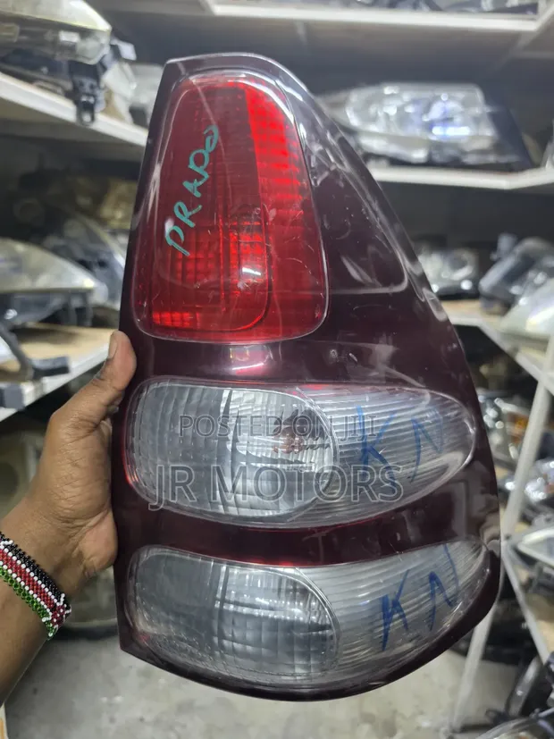 Toyota Land Cruiser Prado 120 Backlights (Zilizotumika) - 1