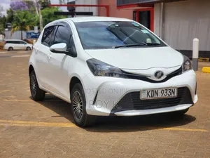 Toyota Vitz 1.3 FWD 3dr 2016 Nyeupe