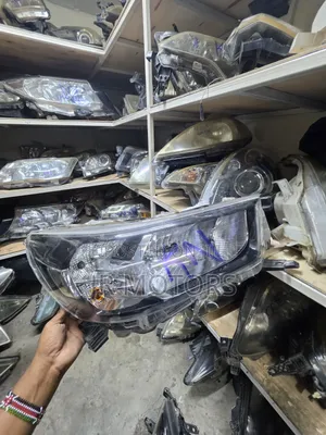 Toyota Hilux Rego Non-Xenon Headlights (Used)
