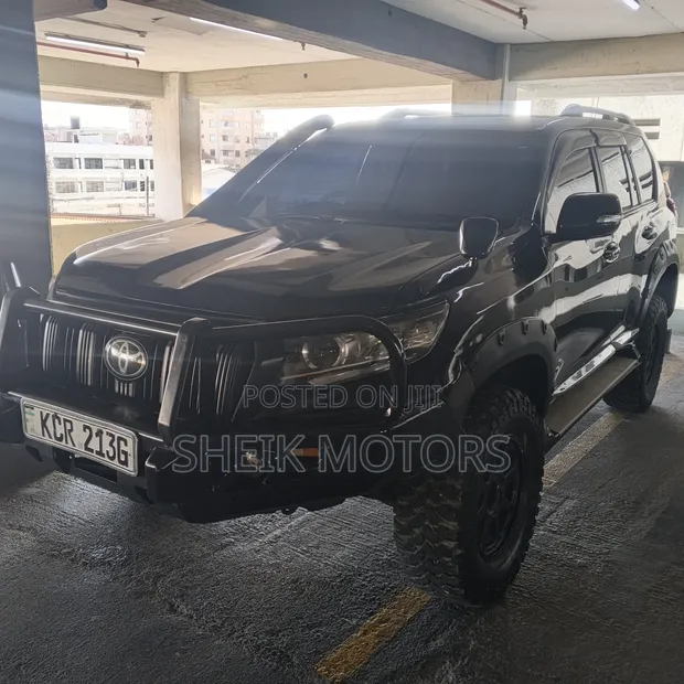 Toyota Land Cruiser Prado 2011 Black - 1
