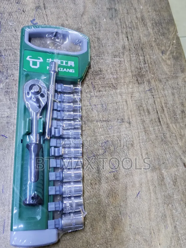 12pc Drive Socket and Ratchet Wrench Set - 1