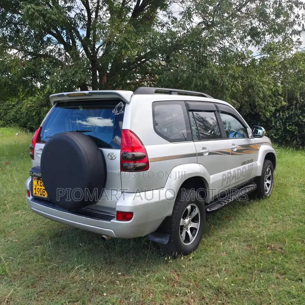 Toyota Land Cruiser Prado 2006 Silver - 1