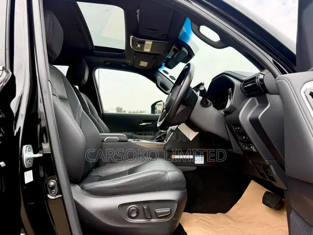 Toyota Land Cruiser LC300 2023 Black - 1