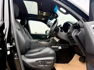 Toyota Land Cruiser LC300 2023 Nyeusi