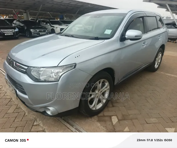 Mitsubishi Outlander 2013 Silver - 1