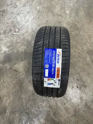 255/40R18 Durun Tyre