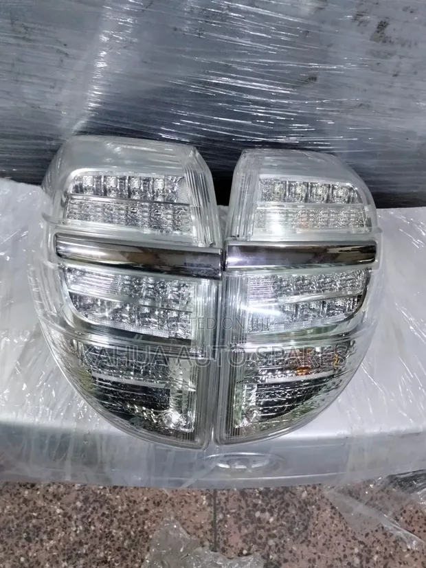 Toyota Vanguard 2009-2016 Clear Tail Lights - 1