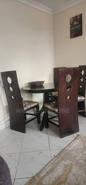 Meza ya Chakula ya Watu 4