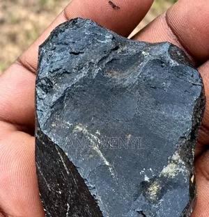 Jiwe la Obsidian Linalong'aa (Vipande 3)