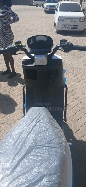 Scooter Mpya ya Umeme 2026 Bluu