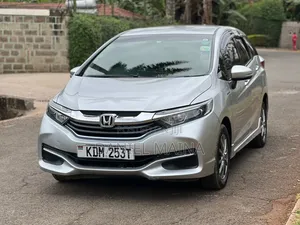 Honda Fit Shuttle Hybrid 2016 Silver
