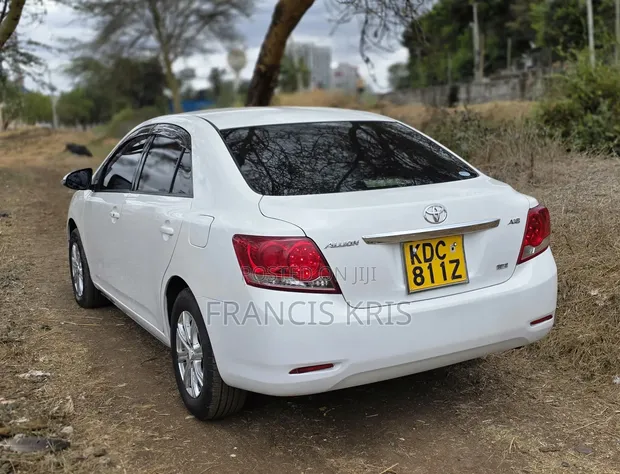 Toyota Allion 2014 Nyeupe - 1