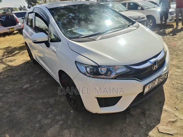 Honda Fit 2017 White - 1