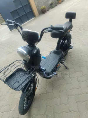 Scooter Mpya ya Umeme 2025 - Nyeusi