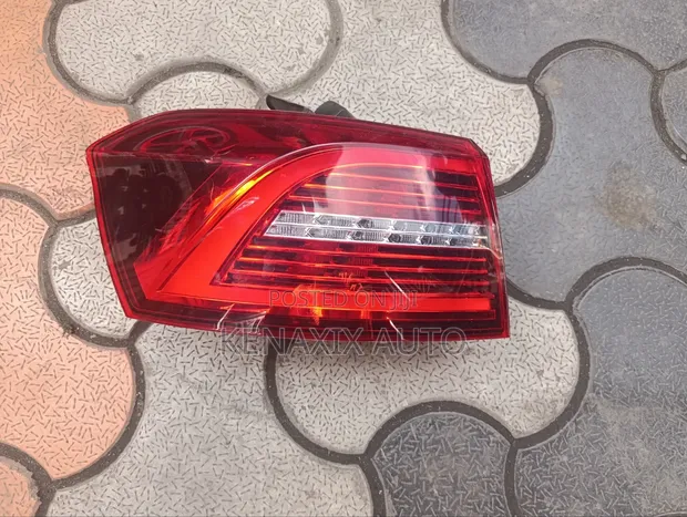 Volkswagen Passat B8 Estate/Variant Taillight (2014-2019) - 1