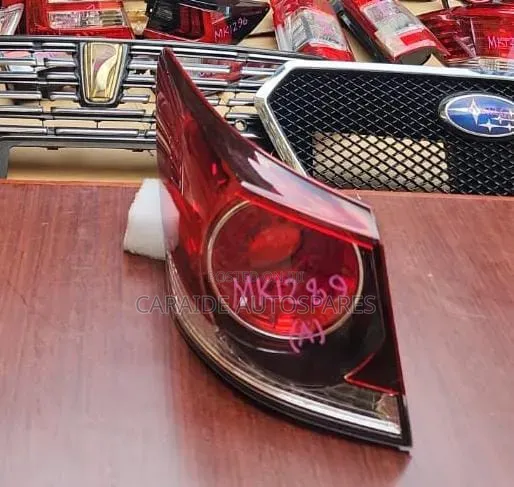 Toyota Crown Athlete 2018 Backlights/Taillights - 1