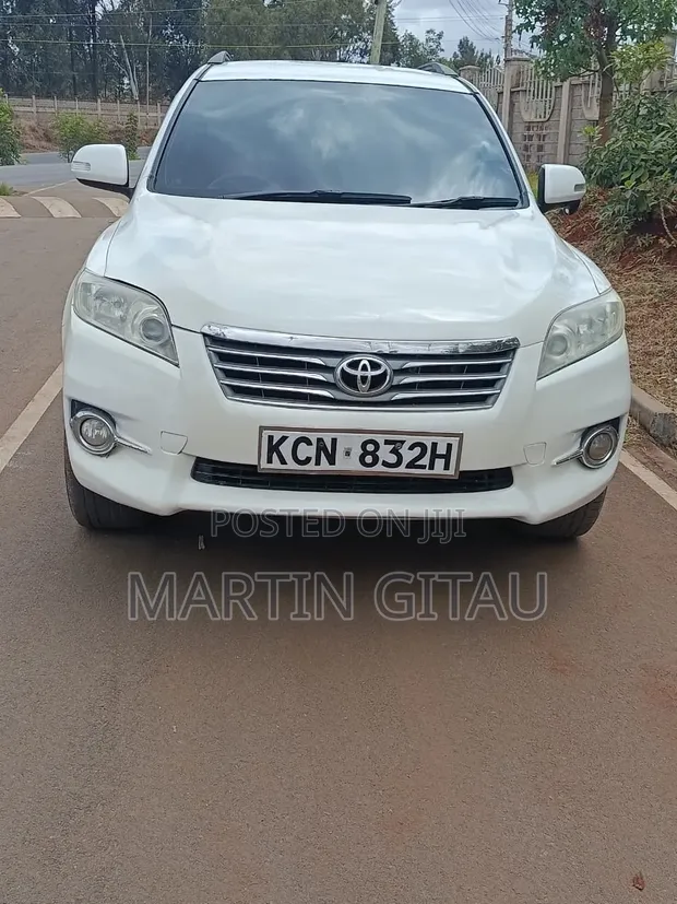 Toyota Vanguard 2010 White - 1