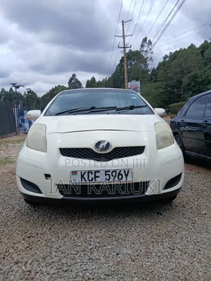 Toyota Vitz 2008 Nyeupe