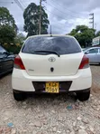 Toyota Vitz 2008 Nyeupe - 4
