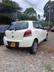 Toyota Vitz 2008 Nyeupe - 5