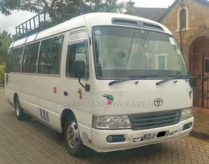 Toyota Coaster 2014 Nyeupe