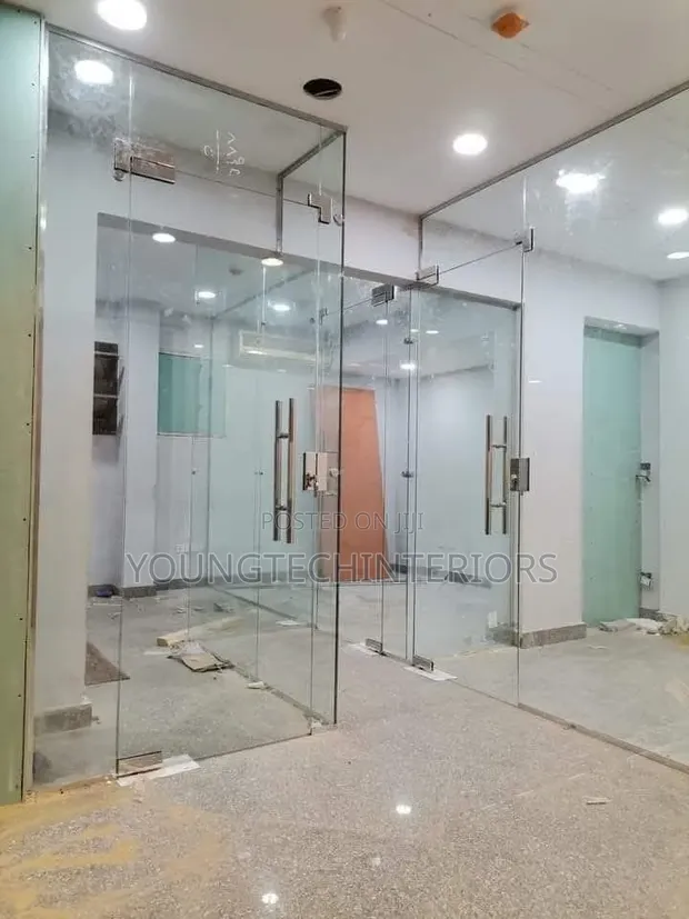 Frameless Office Partitioning - 1
