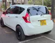 Nissan Note 2012 Nyeupe - 3