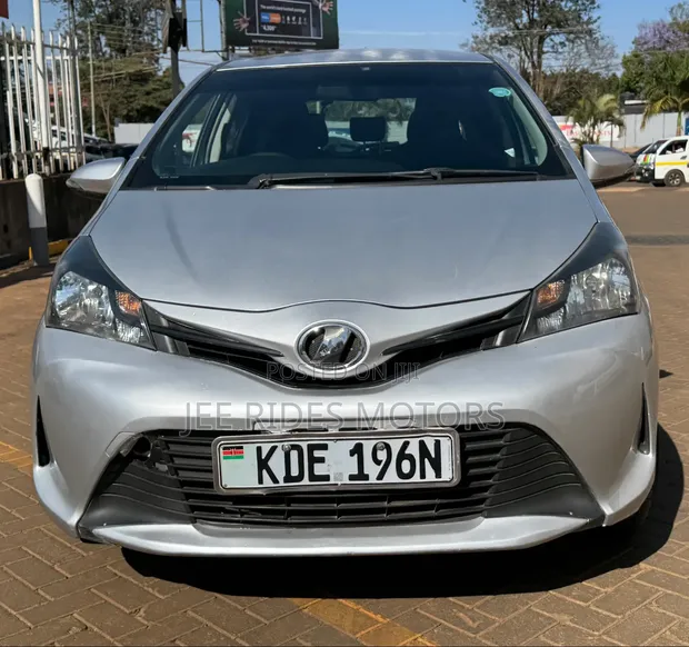 Toyota Vitz 2015 Nyeupe - 1