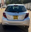 Toyota Vitz 2015 Nyeupe - 2