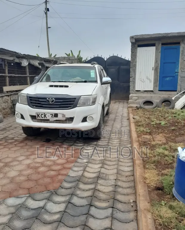 Toyota Hilux 2012 Double Cab - 1