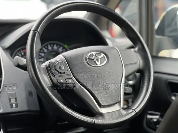 Toyota Voxy 2019 Nyeusi - 1