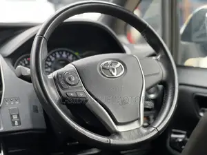 Toyota Voxy 2019 Nyeusi