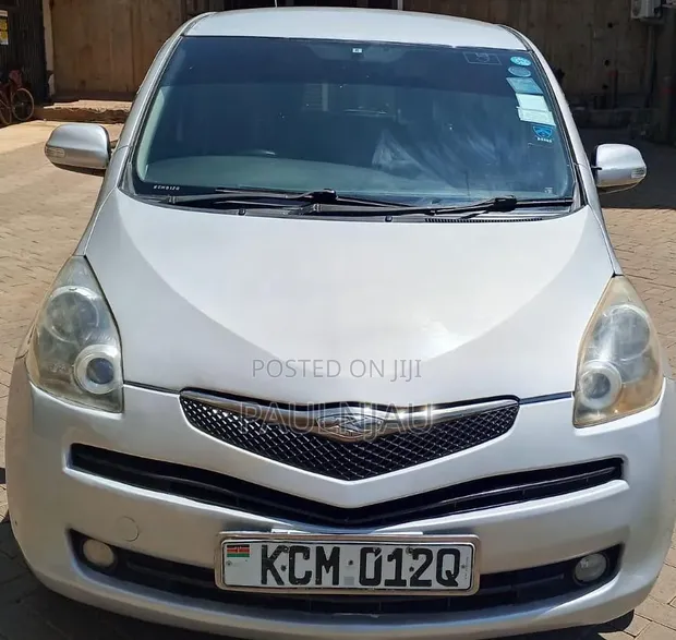 Toyota Ractis 2010 Silver - 1