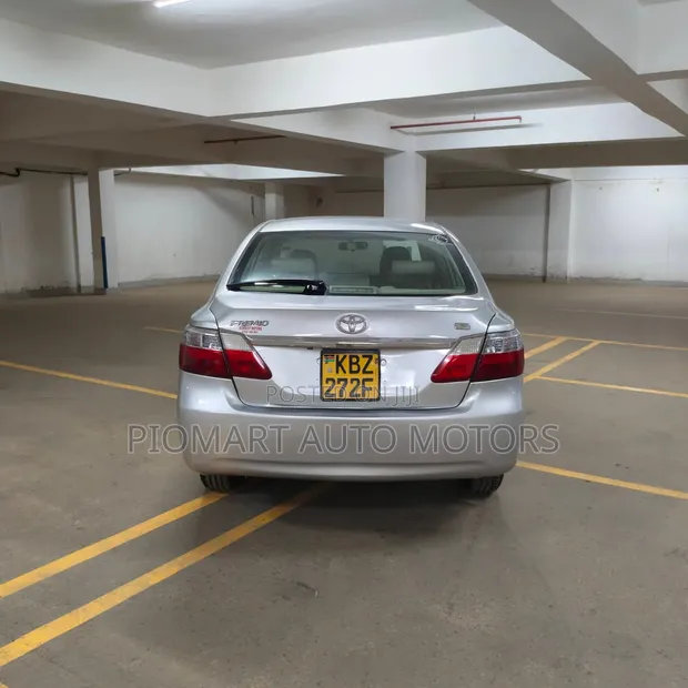 Toyota Premio 2007 Silver - 1