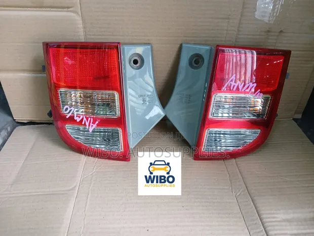 Toyota Isis Rear Bumper Reflectors (Red) - 1