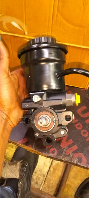 Toyota Hilux Revo Power Steering Pump - Mpya Kabisa