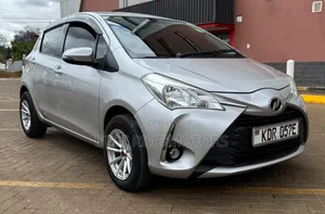 Toyota Vitz 1.3 FWD 5dr 2017 Silver