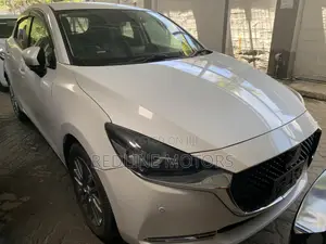 Mazda 2 2019 Nyeupe
